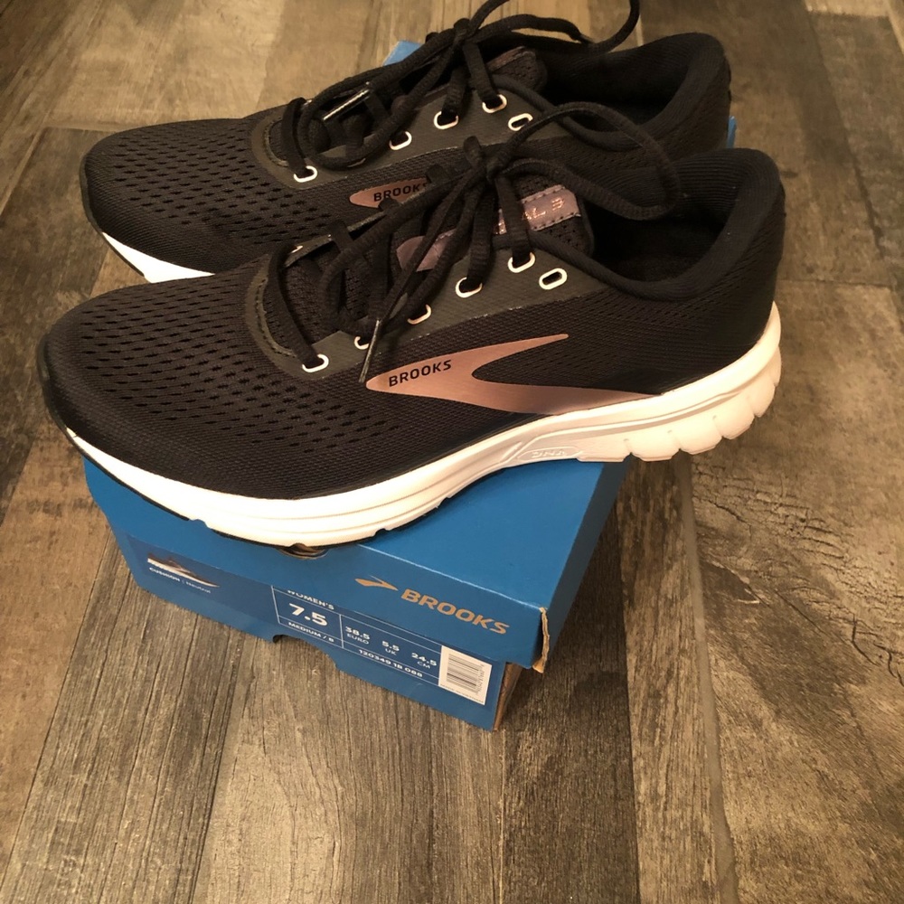 Brooks Signal 3 Running Shoe Sz 7.5 NIB
